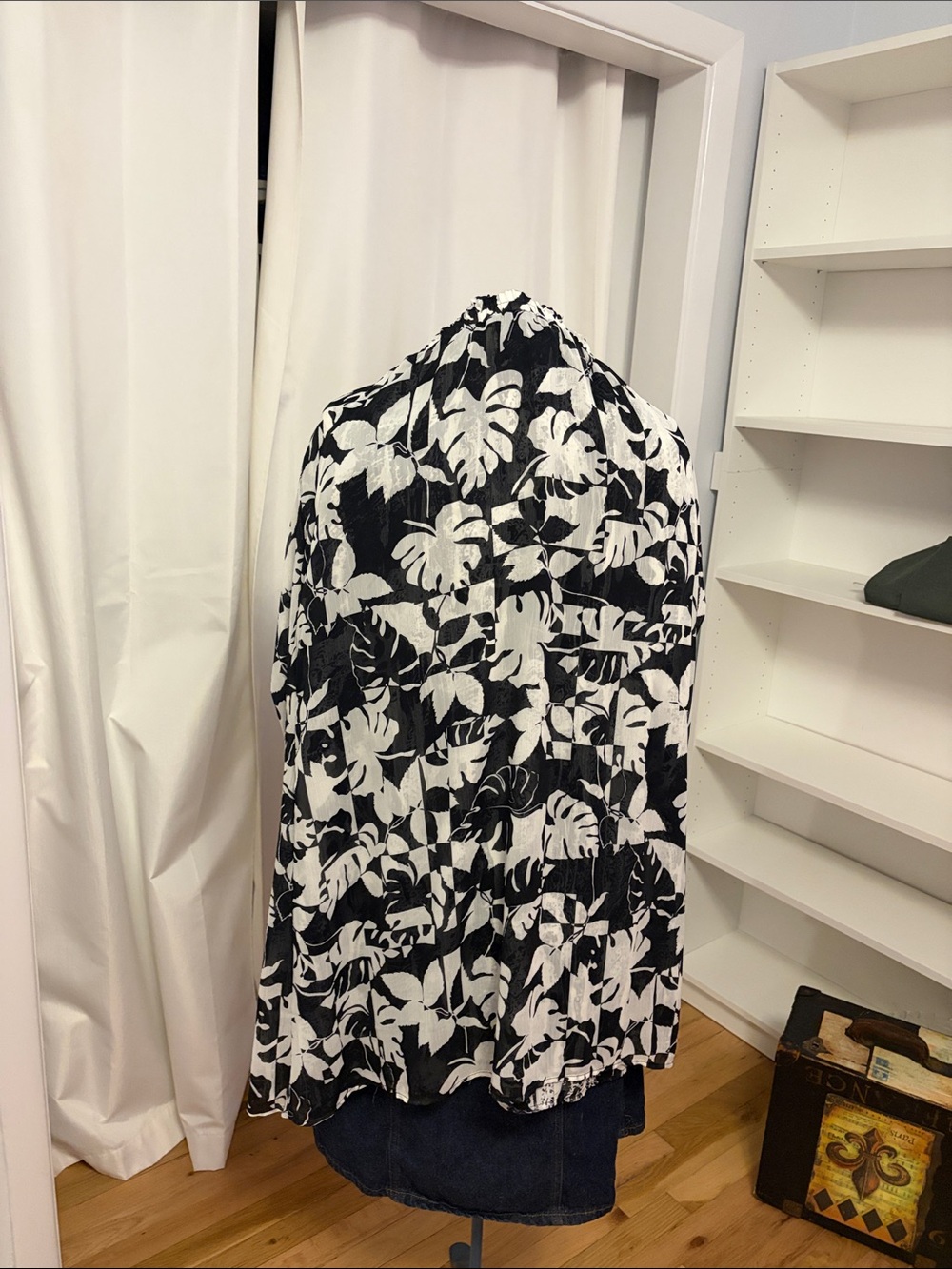 Reversible black and white chiffon like skirt elastic waist great for travel 24W